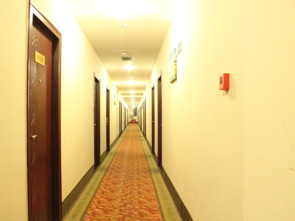 Greentree Xintiandi Laoximen Subway Station Shell Hotel